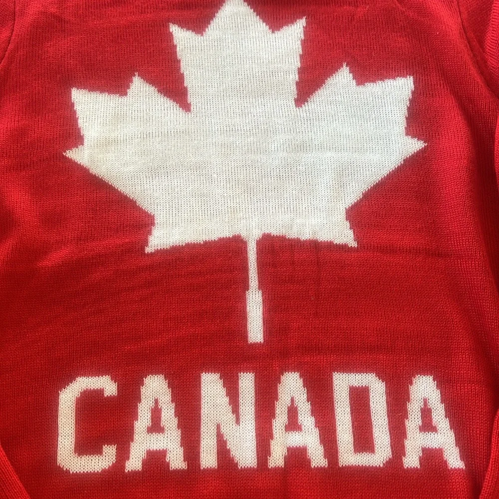 Tipsy Elves Red Maple Leaf Crewneck Sweater. Size Men’s  large Canada